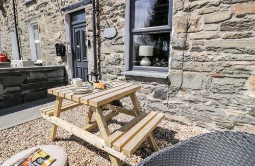 Tanygrisiau House | Bwthyn Ger Afon Riverplace Cottage