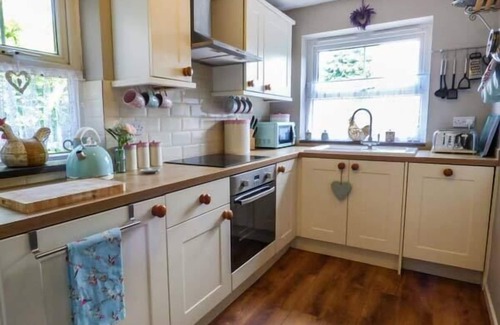Llangaffo Cottage | BWTHYN MEGAN, pet friendly, character holiday cottage in Llangaffo