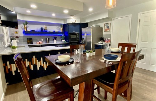 Shirley House | By NYC & Hamptons! Private Hot Tub, Pool Table - AMENITIES!