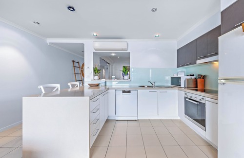 Airlie Beach Apartment | By The Sea Shore