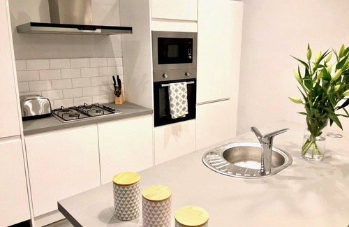 Glasgow House | ByEvo Almar Villa spacious 3 bed 2 bath house close to Airport and City Centre