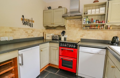 Llandrindod Wells Cottage | BYRDIR COTTAGE, pet friendly, character holiday cottage in Rhayader