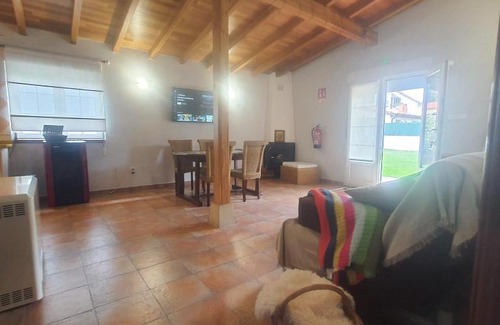 Los Corrales de Buelna House | C02A01 Acogedora casa vacacional