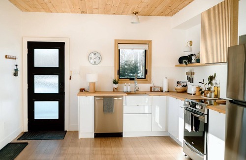 Salmon River Road House | Pine Cottage - HOT TUB |Kayaks | Swimming