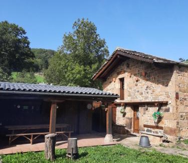 San Pedro del Romeral House | Cabaña Pasiega La Quemada