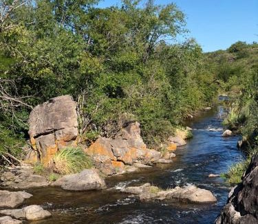 Villa Amancay House | CABAÑAS FENIX con ARROYO NATURAL BORDEANDO LA PROPIEDAD reservar con 24 hs de anticipación