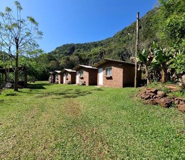 Vespasiano Correa House | Cabanas V13, segundo maior viaduto do mundo! Com ar