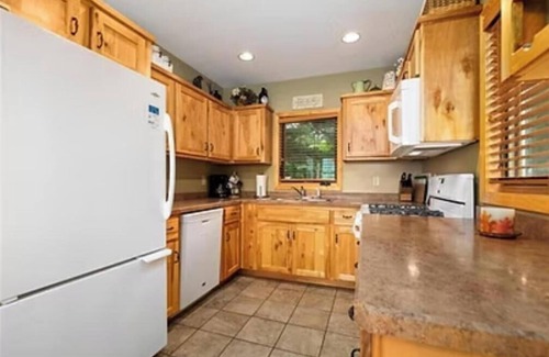 Pine River Apartment | Cabin 1 at Heaths Resort