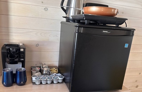 Onslow Cabin | Cabin 2 -Luxury Glamping, Tiny, Cozy, romantic - c/HotTub on Property