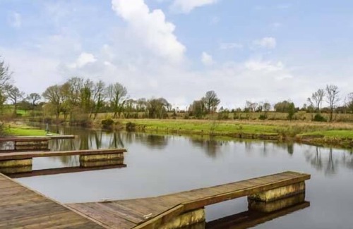 Ardue Cabin | CABIN 2, pet friendly, with a garden in Ballyconnell, County Cavan