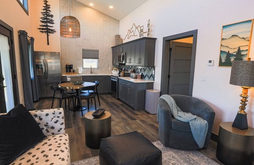 Timberline Apartment | Cabin 3 One Bed Modern Luxury w Hot Tub