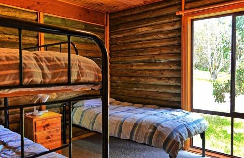 Adaminaby House | Cabin 3 - Snowy Accommodation