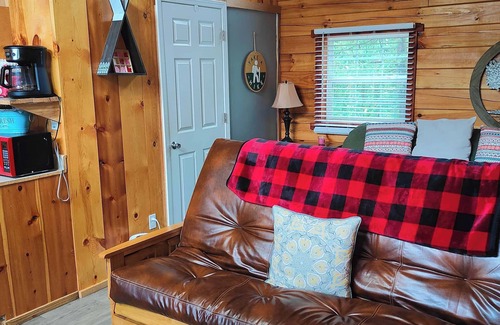 Columbia Cabin | Cabin 4 - Very Romantic, King bed, Full Kitchen