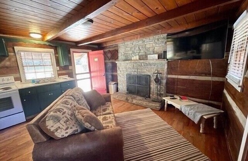 Valley Creek Run Cabin | Cabin 5 - Rustic cabin in Pioneer Village, Great Smoky Mountains NC