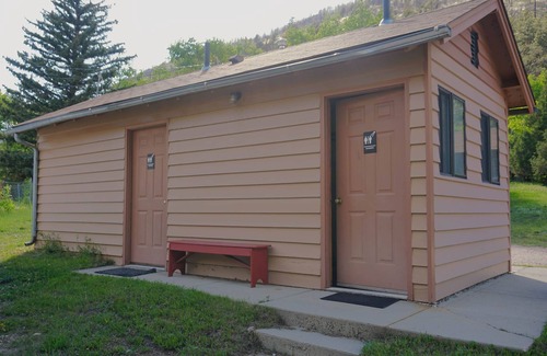 Bellvue Cabin | Cabin 8 at Sportsman’s Lodge