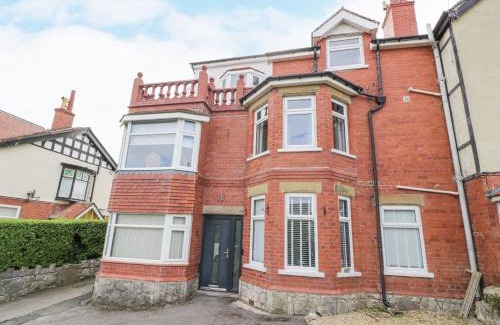 Rhos on Sea House | Cabin Hill