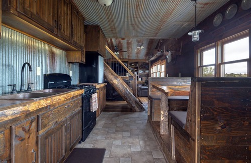 Junction City Cabin | Cabin on Private 4-Acre Pond, King Bed