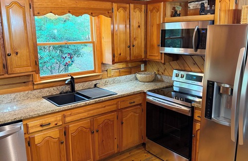 Raccoon Ridge Cabin | Cabin perfectly located for exploring all that Blue Ridge has to offer