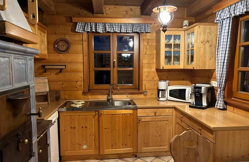 Metnitz Cabin | Cabin 'Preisöxlhütte' with Mountain View, Private Terrace and Wi-Fi