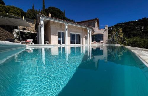 Le Rayol Villa | Cactus - Villa avec piscine, vue sublime, Salle de jeux - by TGB