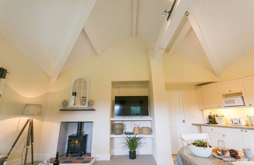 Llanfairfechan Cottage | Cae Mab Dafydd - a cosy fire that sleeps 3 guests in 2 bedrooms