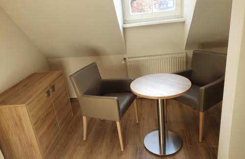 Kyritz Apartment | Cafe Schröder Ferienwohnung