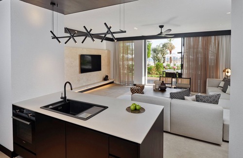 Dagbelen House | Caja by Maxx Royal