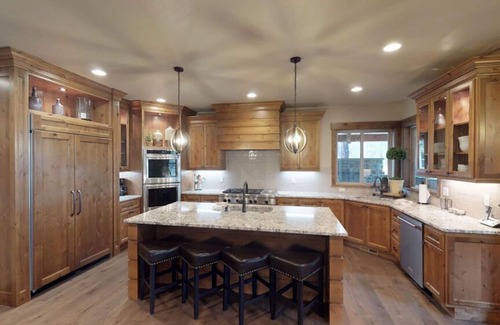 Sunriver House | Caldera Springs Escape with Hot Tub, BBQ & Game Room