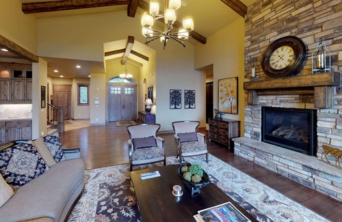 Sunriver House | Caldera Springs Getaway with Hot Tub, BBQ & Game Room