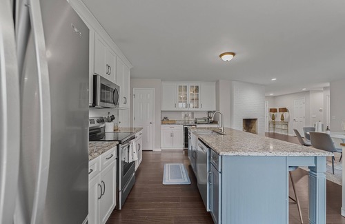 Pinehurst House | Calhoun Clubhouse 3BR/2BA Home Sleeps 8 Fire pit 🔥 Near #6 & Longleaf ⛳