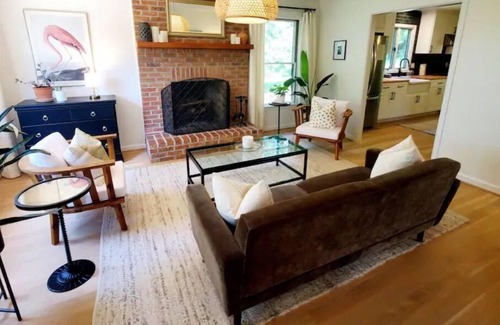 Purcellville Cabin | Cali's Mountain Hideaway - Peaceful Luxury Awaits!