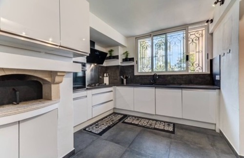 Montaleigne Villa | Californian villa with large pool, 15 minutes from the beach