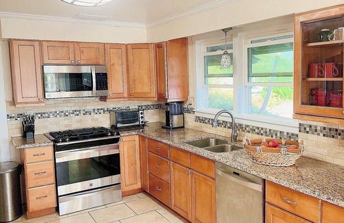 Camp H M Smith House | Calm Oasis in Paradise! Ocean view, Summer Special!