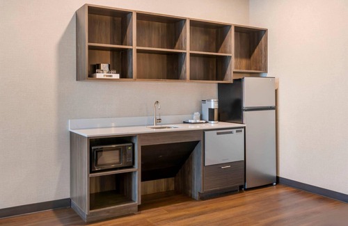 Plymouth Hotel | Cambria Hotel & Suites Plymouth