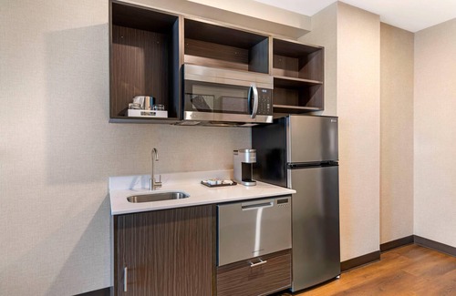 Plymouth Hotel | Cambria Hotel & Suites Plymouth
