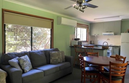 Bombowlee Cottage | Camelia Cottage - Tumut River