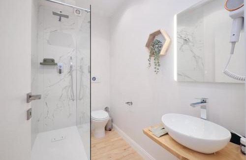 Quartiere XXIX Ponte Mammolo House | Camera con bagno privato, balcone, parcheggio gratis, 20 min dal Colosseo