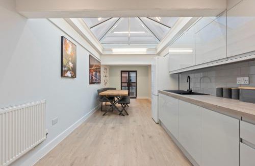 Nottingham City Centre Apartment | Camila's Penthouse Central Stay