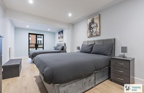 Nottingham City Centre Apartment | Camila's Penthouse Central Stay