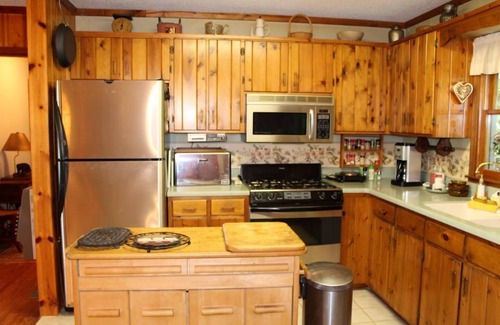 Highlands House | Camp Bear Pen 3BR/2 baths - near town.