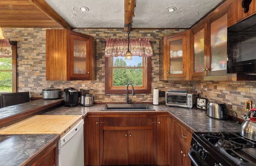 Wilmington House | Camp Beaver Creek:Cozy Adirondack camp with majestic mountain views of Whiteface