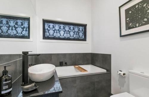 Meeniyan Hotel | Campania Spa Suite 1