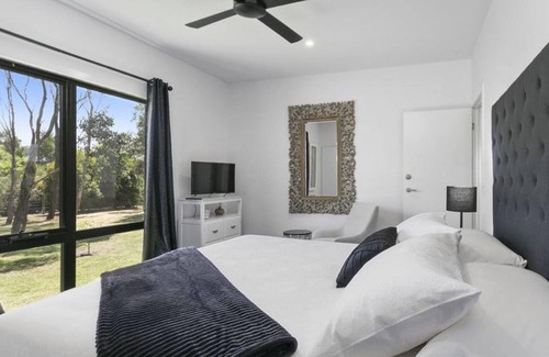 Meeniyan Apartment | Campania Spa Suite 2