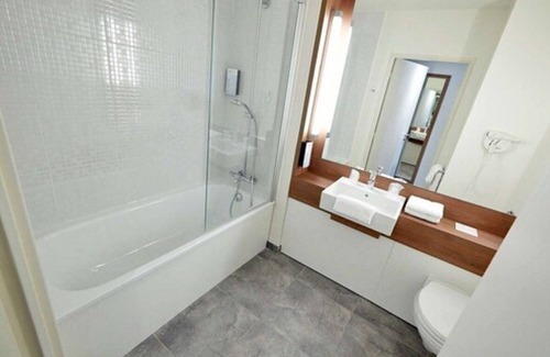 Saint-Martin Hotel | Campanile NATURE - Cergy Pontoise
