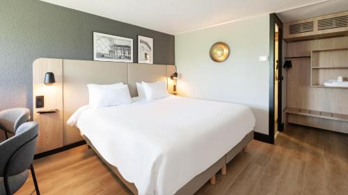 La Demi - Lune Hotel | Campanile PRIME - Lyon Ouest Tassin