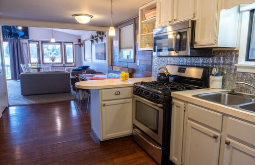 Alto Apartment | Campau Lake 4 Cottages in a row