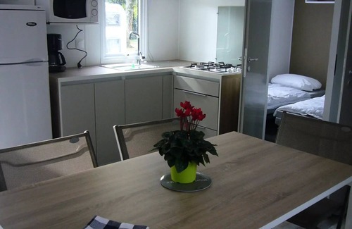 Priziac House | Camping Ecologique le Lac O Fées * - TROLL OU FARFADET - Mobil-home Confort 36m² - 3 chambres sur parcelle >100m2 6 personnes