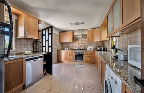 Mosqueira Villa | Campos- 3 bedroom villa with private pool walking to Coelha beach