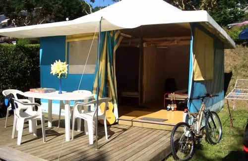 Salles-Curan House | Campsite Beau-Rivage * - EVASION Cottage "Lake view" (covered terrace) New in 2024 4 to 5 people - 4 people. included in the price