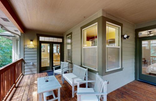 Southeast Eugene House | Campus Forest Retreat